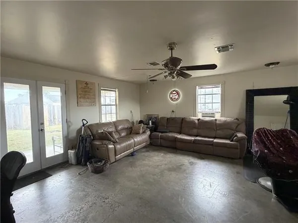 $199,999 | 2229 Riverland Drive, Chalmette, LA 70043