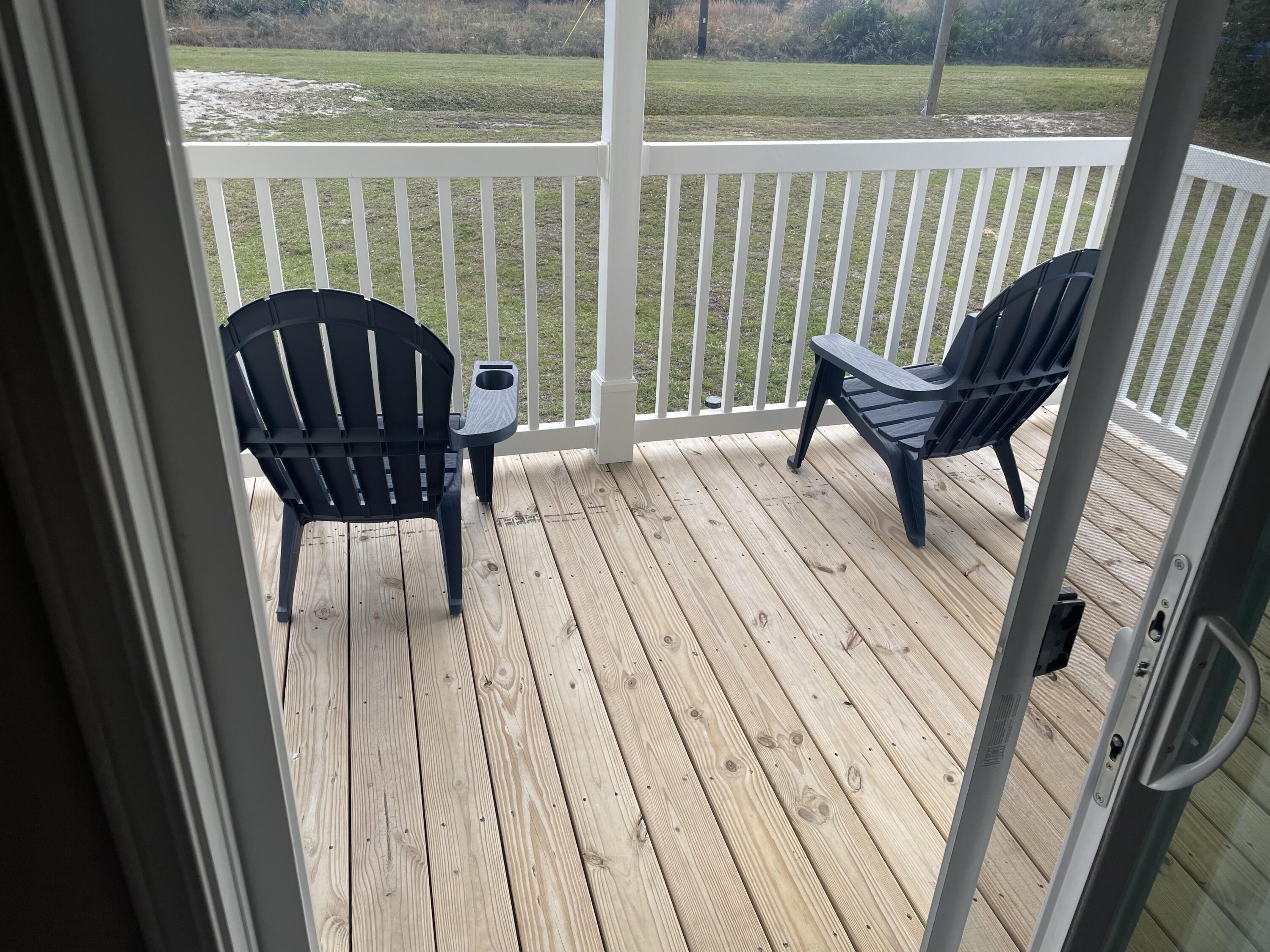 18459 260th Street Okeechobee, FL 34972 - Photo 6 of 15 a view of balcony with furniture and wooden floor