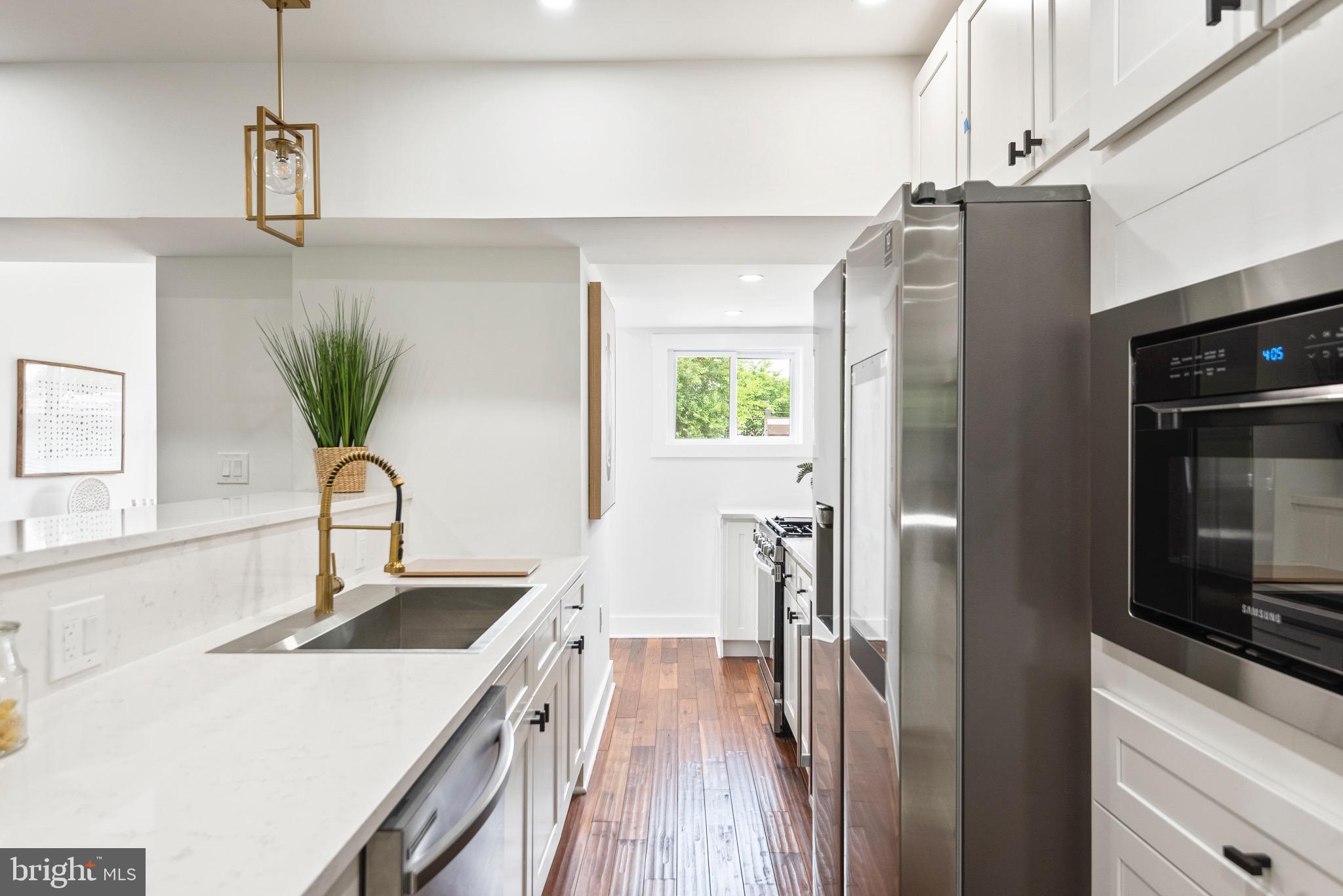 212 16th Street Southeast Washington, DC 20003 - Photo 10 of 48