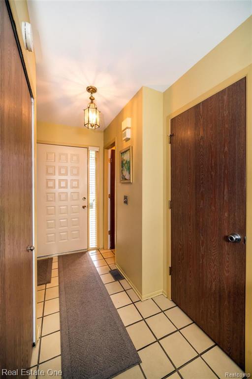 620 Byron Court Rochester Hills, MI 48307 - Photo 4 of 19