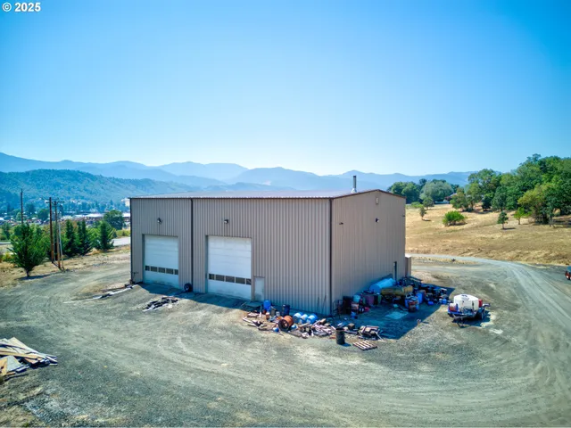 $2,300,000 | 1757 Riddle Bypass Road, Riddle, OR 97469