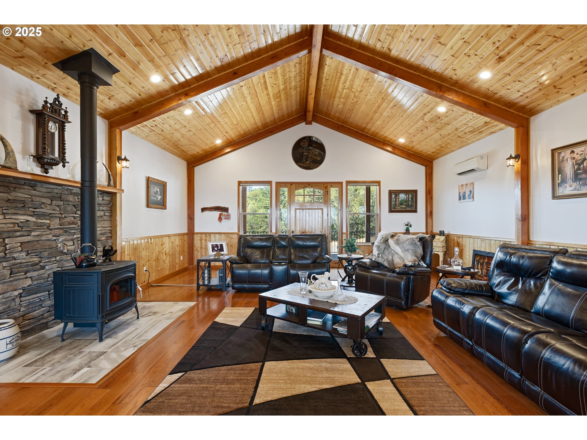 1757 Riddle Bypass Road Riddle, OR 97469 - Photo 4 of 38 a living room with furniture a rug and a window