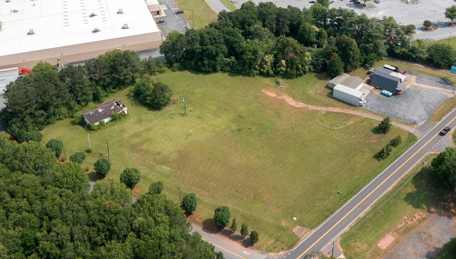 222 Brown Road Anderson, SC 29621 - Photo 12 of 12 A prime development opportunity with extensive road frontage and ample acreage awaits.