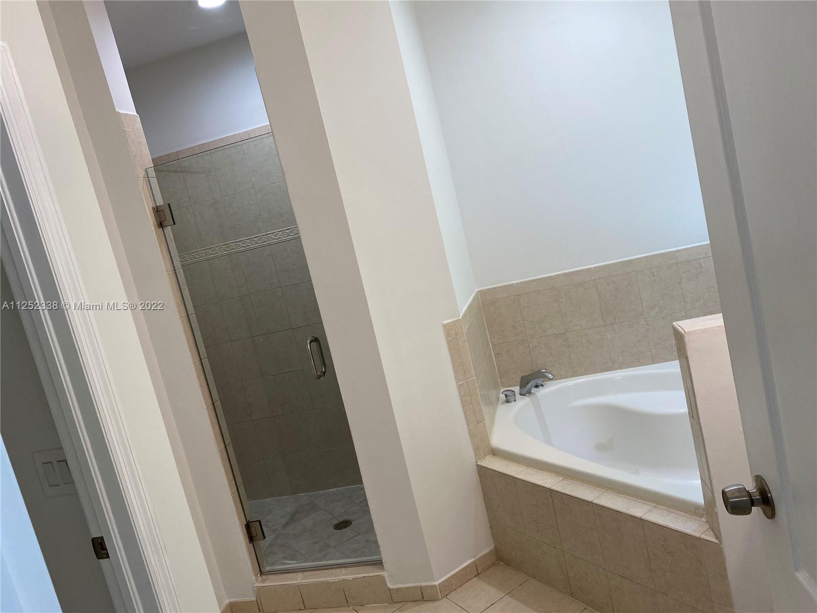 16350 Southwest 50th Terrace Miami, FL 33185 - Photo 46 of 59 a bathroom with a bathtub