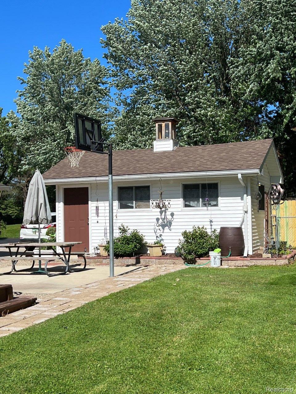 1898 North Branch Road North Branch, MI 48461 - Photo 13 of 18 Gallery Image 13