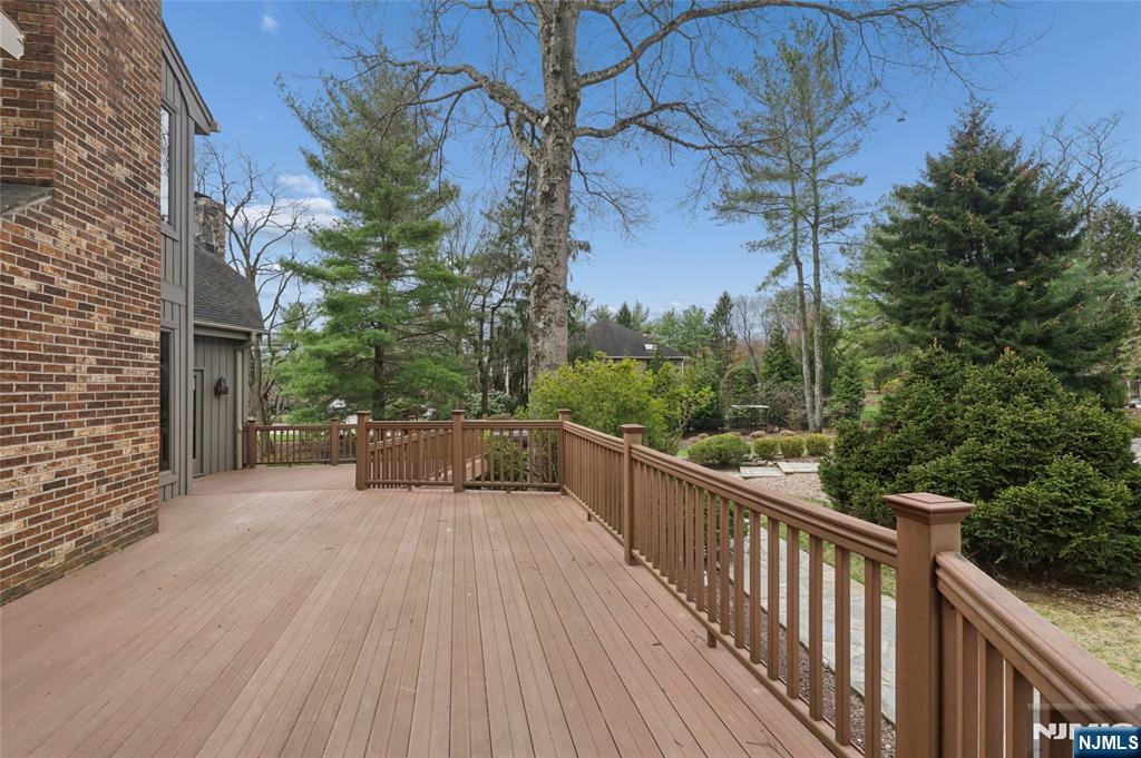 9 Toboggan Ridge Saddle River, NJ 07458 - Photo 12 of 50