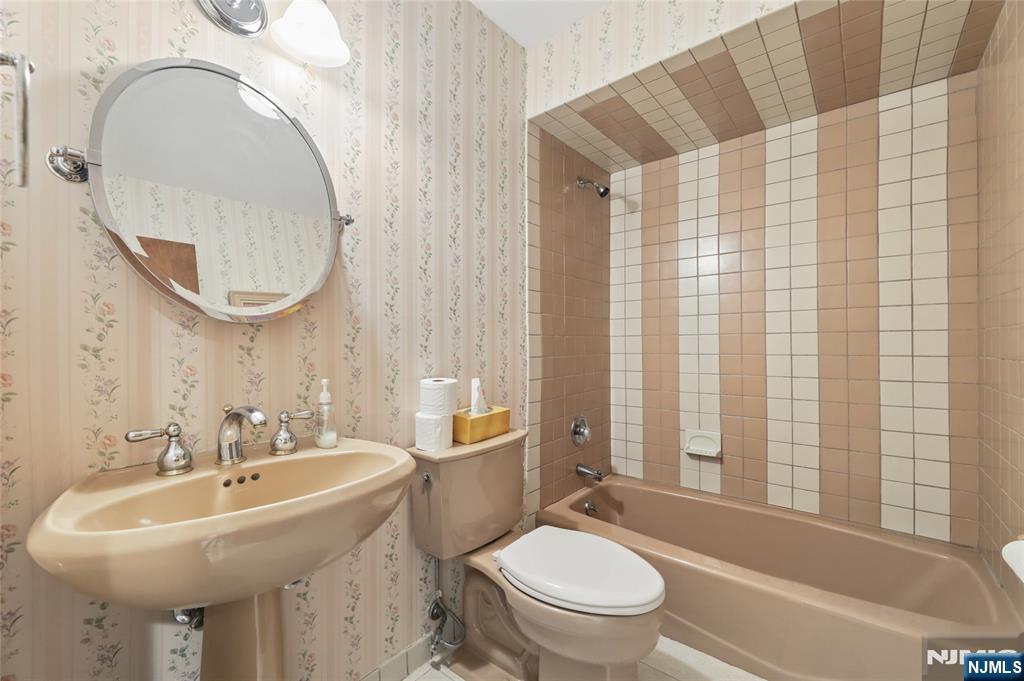 9 Toboggan Ridge Saddle River, NJ 07458 - Photo 27 of 50