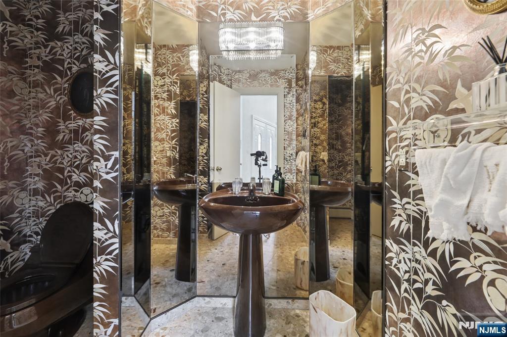 9 Toboggan Ridge Saddle River, NJ 07458 - Photo 32 of 50