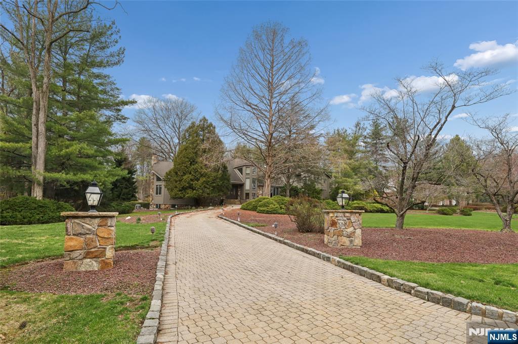 9 Toboggan Ridge Saddle River, NJ 07458 - Photo 5 of 50