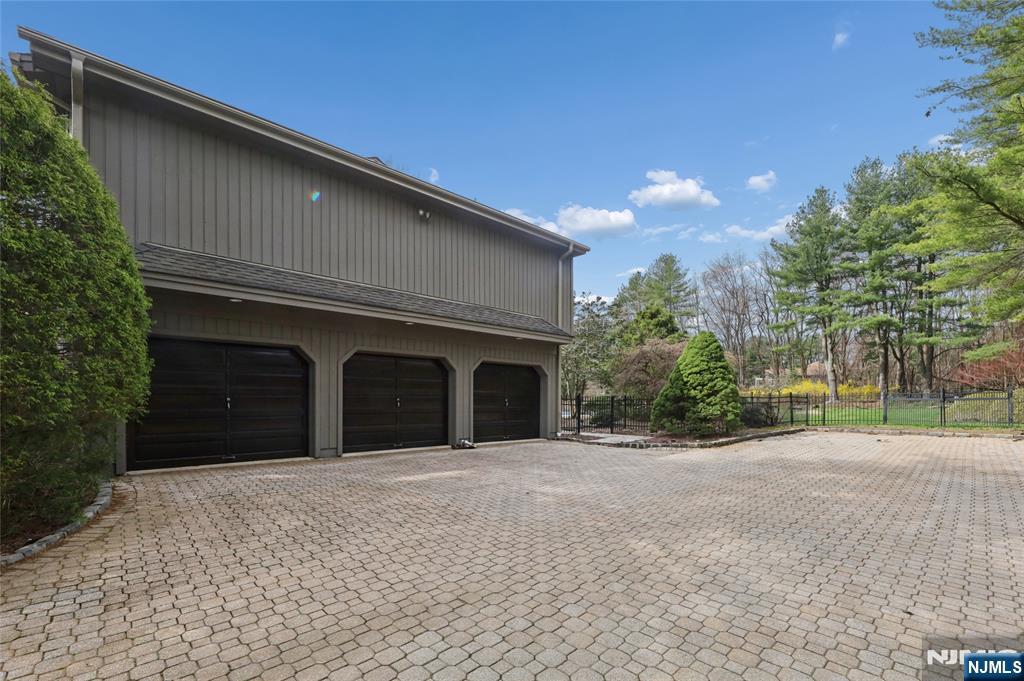 9 Toboggan Ridge Saddle River, NJ 07458 - Photo 8 of 50