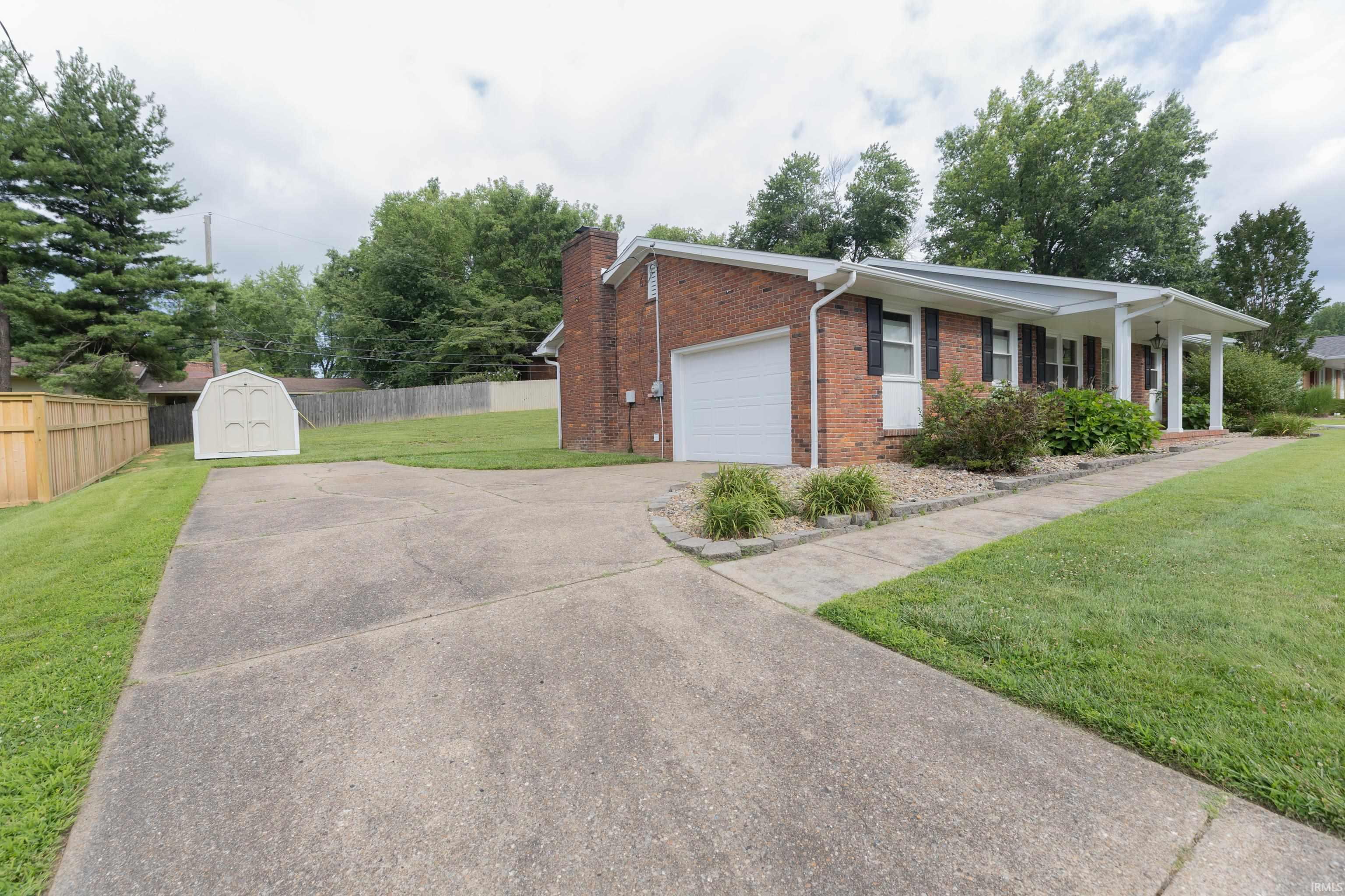 5608 Winston Road Evansville, IN 47710 - Photo 2 of 27