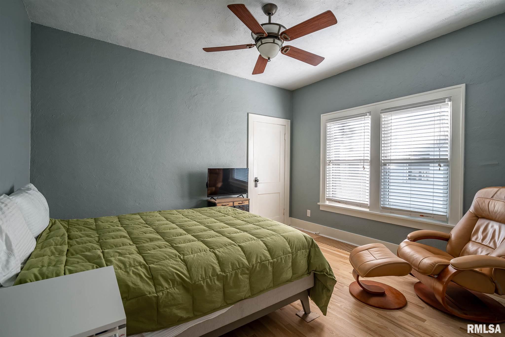 2726 Middle Road Davenport, IA 52803 - Photo 11 of 15 Gallery Image 11
