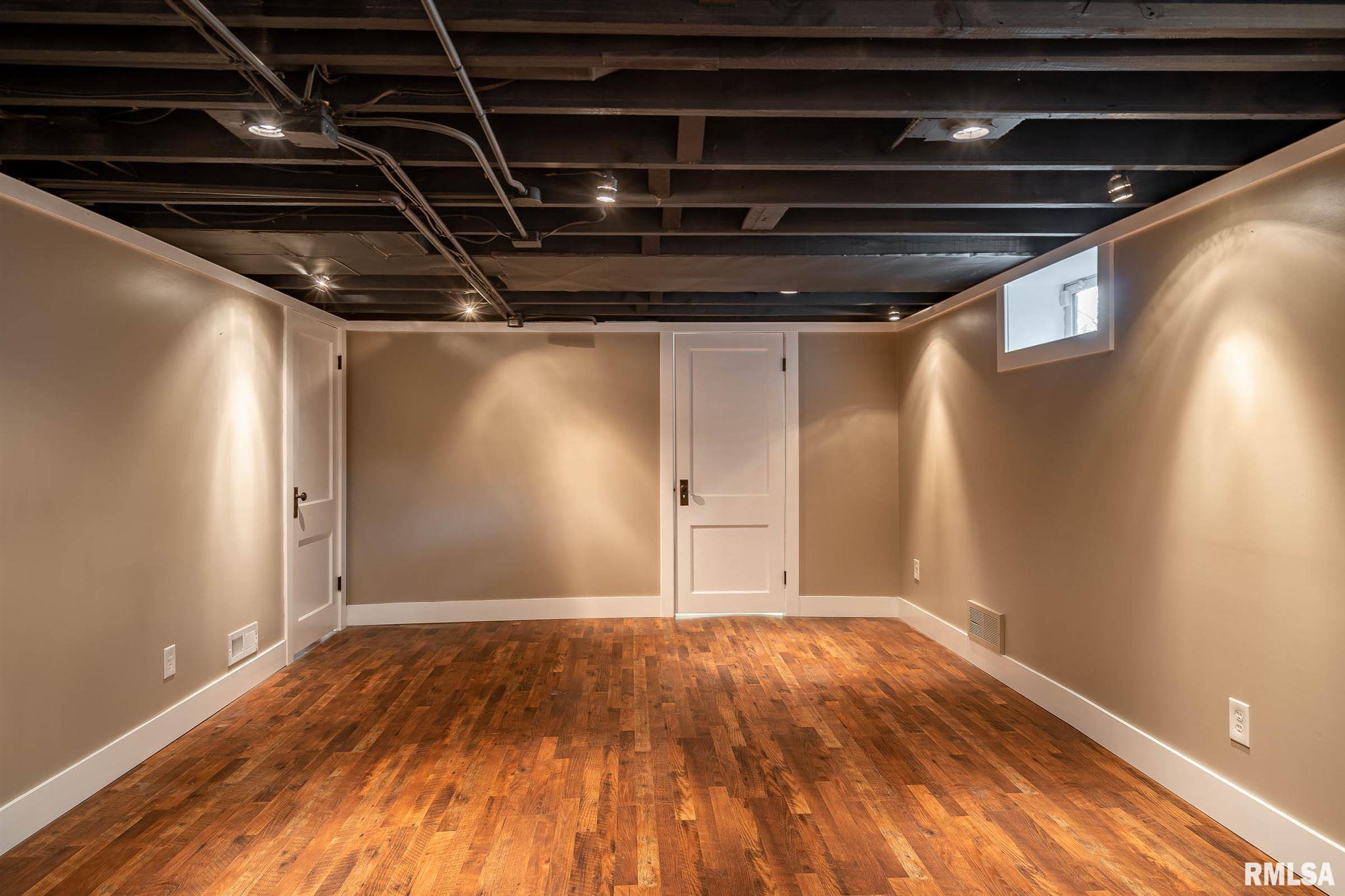 2726 Middle Road Davenport, IA 52803 - Photo 12 of 15 Gallery Image 12