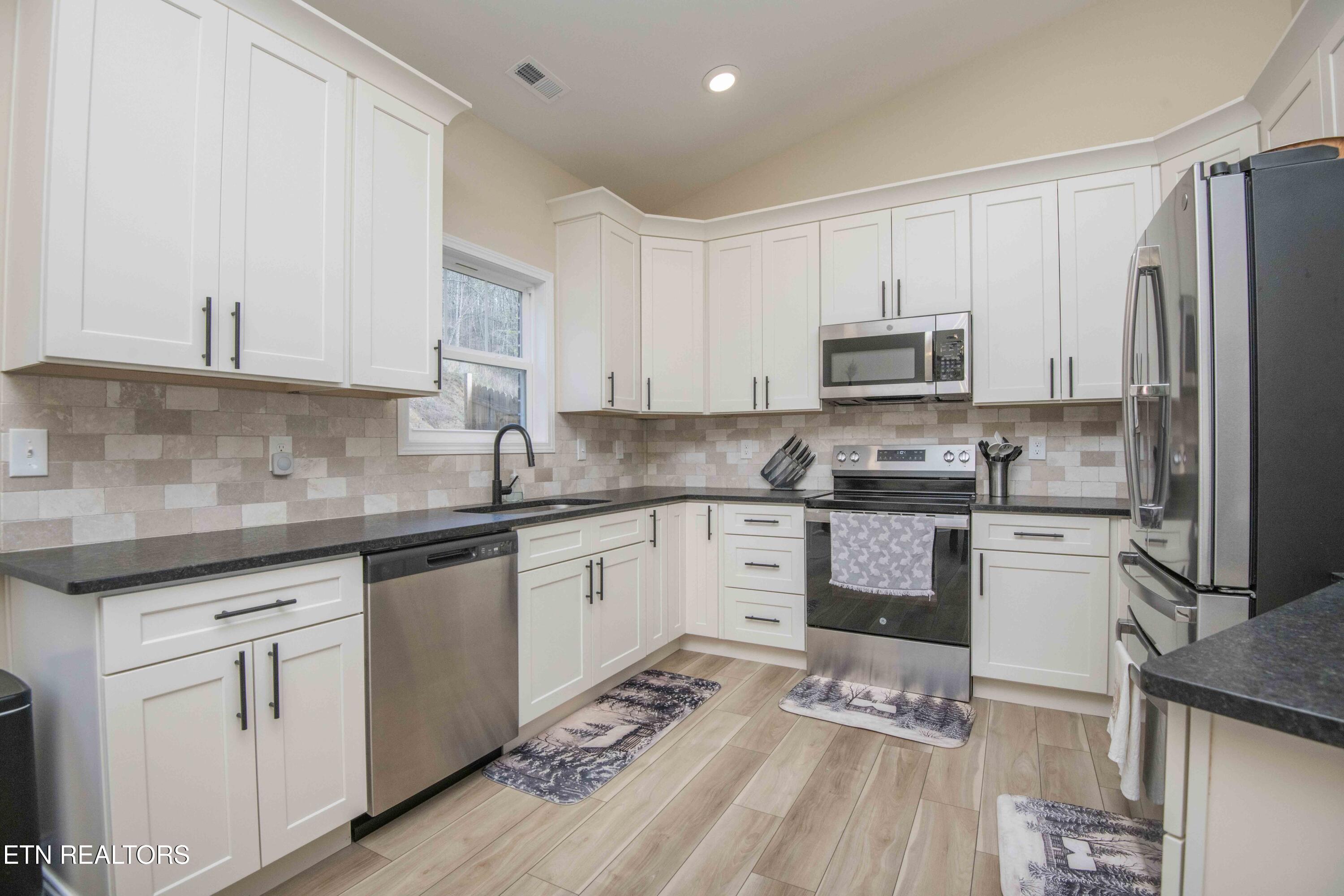 100 Claude Steadman Place Clinton, TN 37716 - Photo 14 of 43 kitchen 6_1