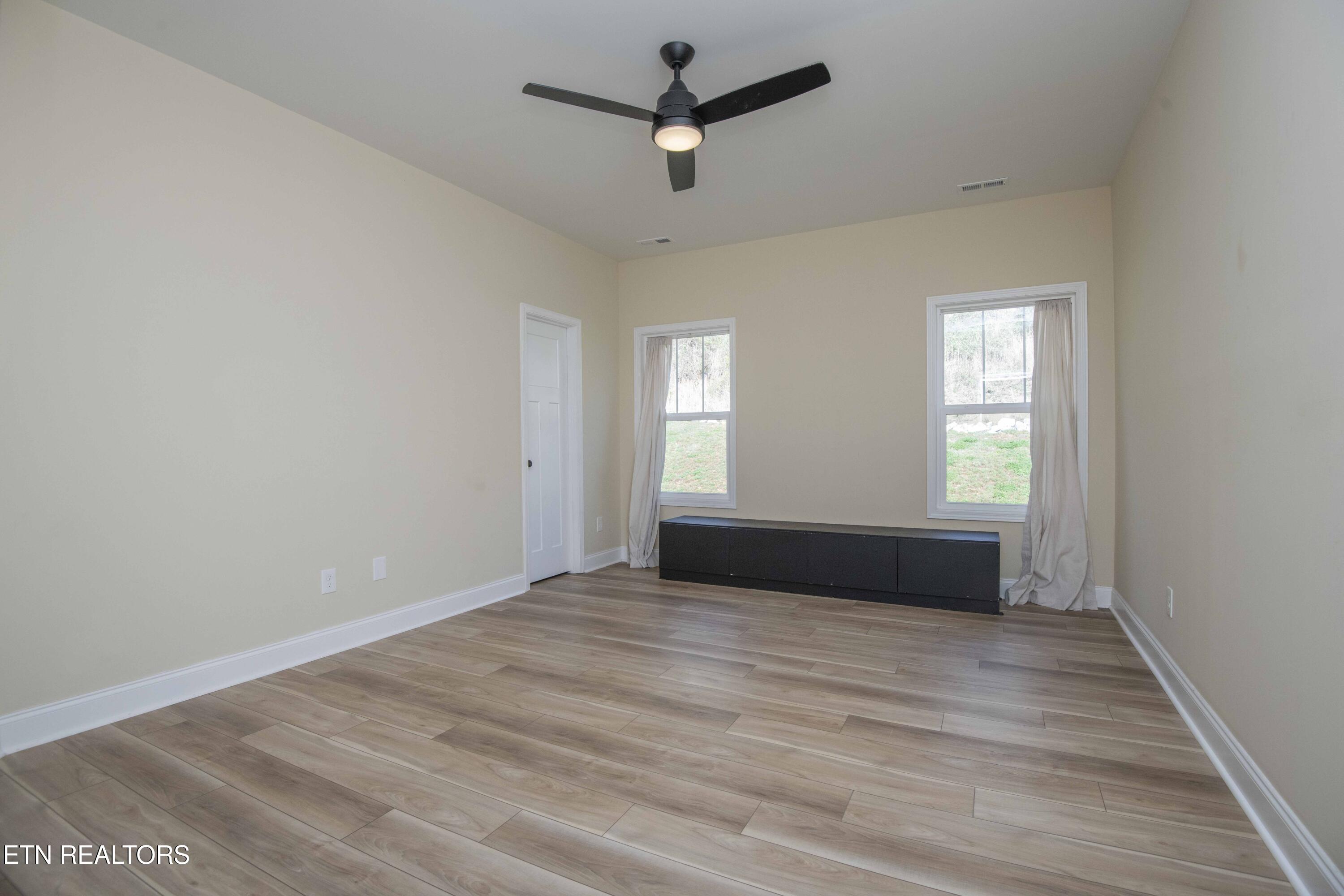 100 Claude Steadman Place Clinton, TN 37716 - Photo 27 of 43 mastser bed_1