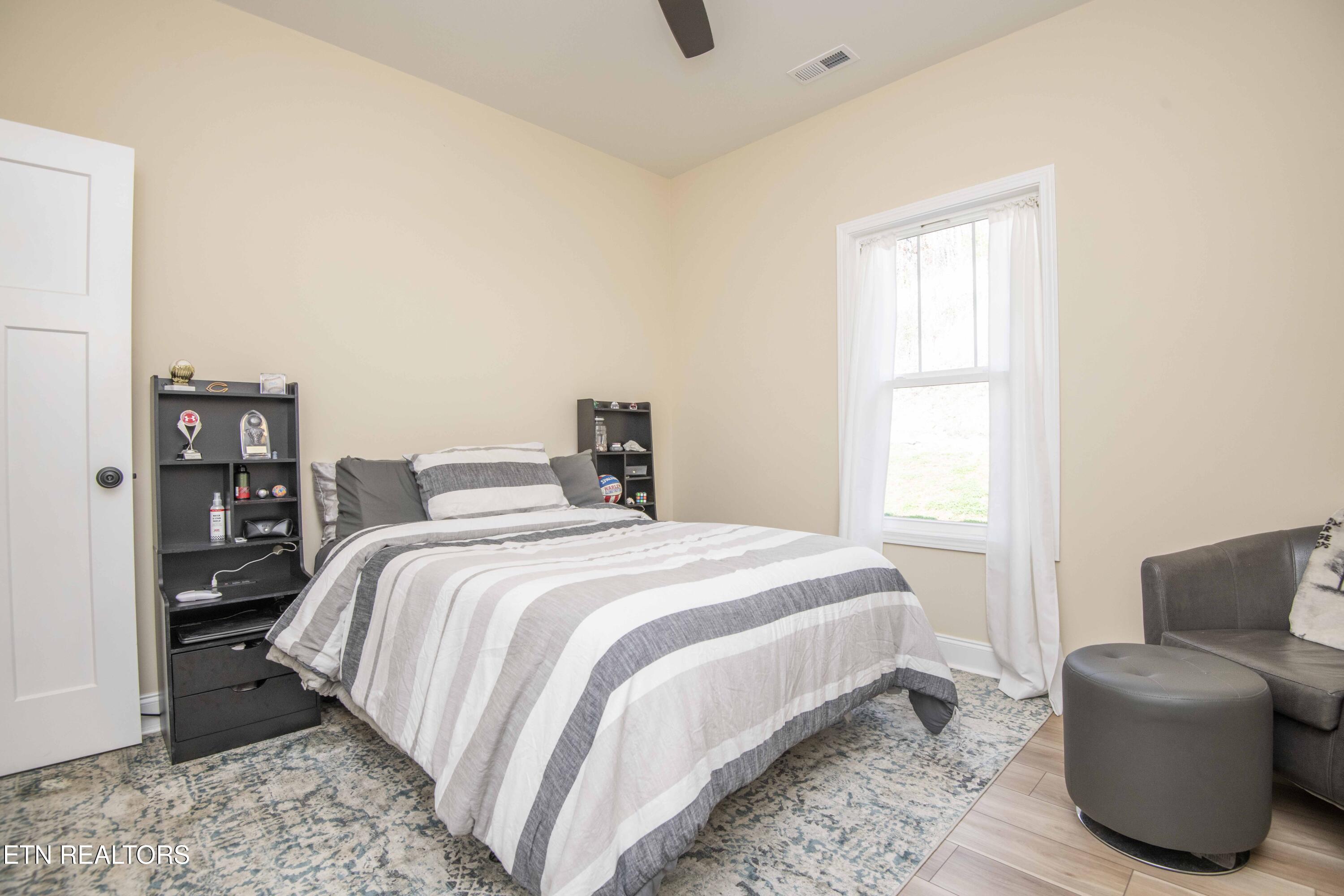 100 Claude Steadman Place Clinton, TN 37716 - Photo 35 of 43 third bed 1_1