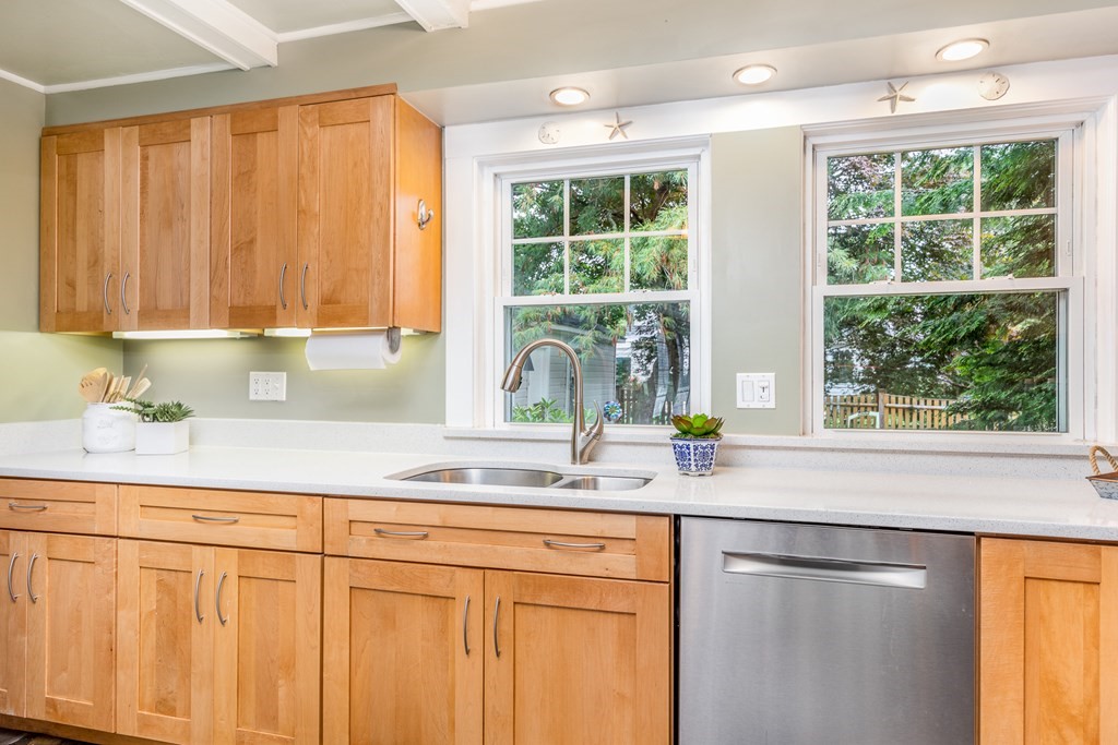 15 Ruby Avenue Marblehead, MA 01945 - Photo 12 of 37