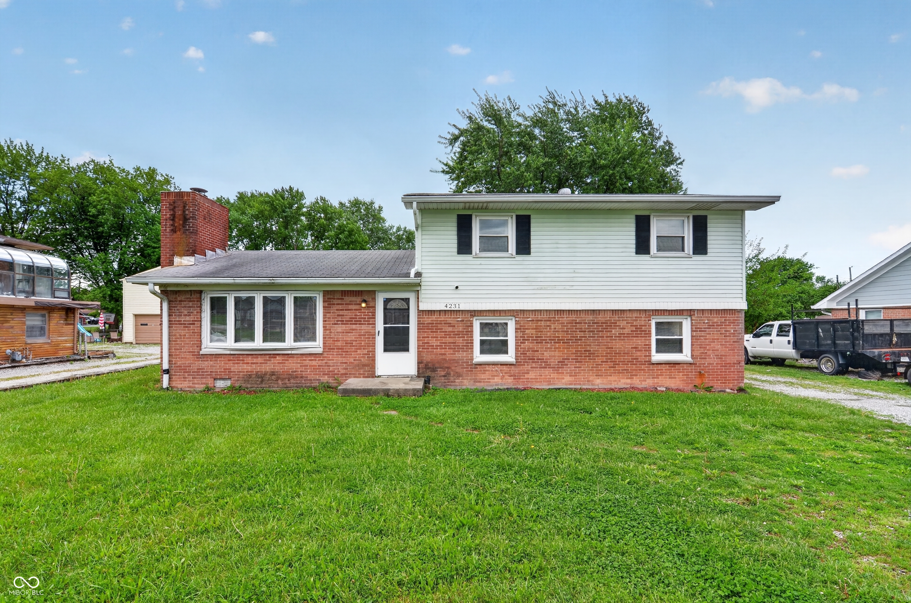 4231 Thompson Road Indianapolis, IN 46237 - Photo 1 of 40