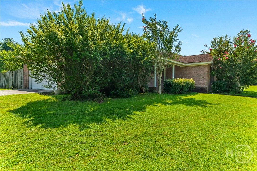 219 Oxford Circle Rincon, GA 31326 - Photo 3 of 31 Lawn & Hedges need some TLC