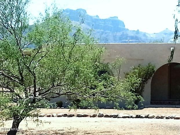 315 North Vista Road Apache Junction, AZ 85119 - Photo 2 of 19 2