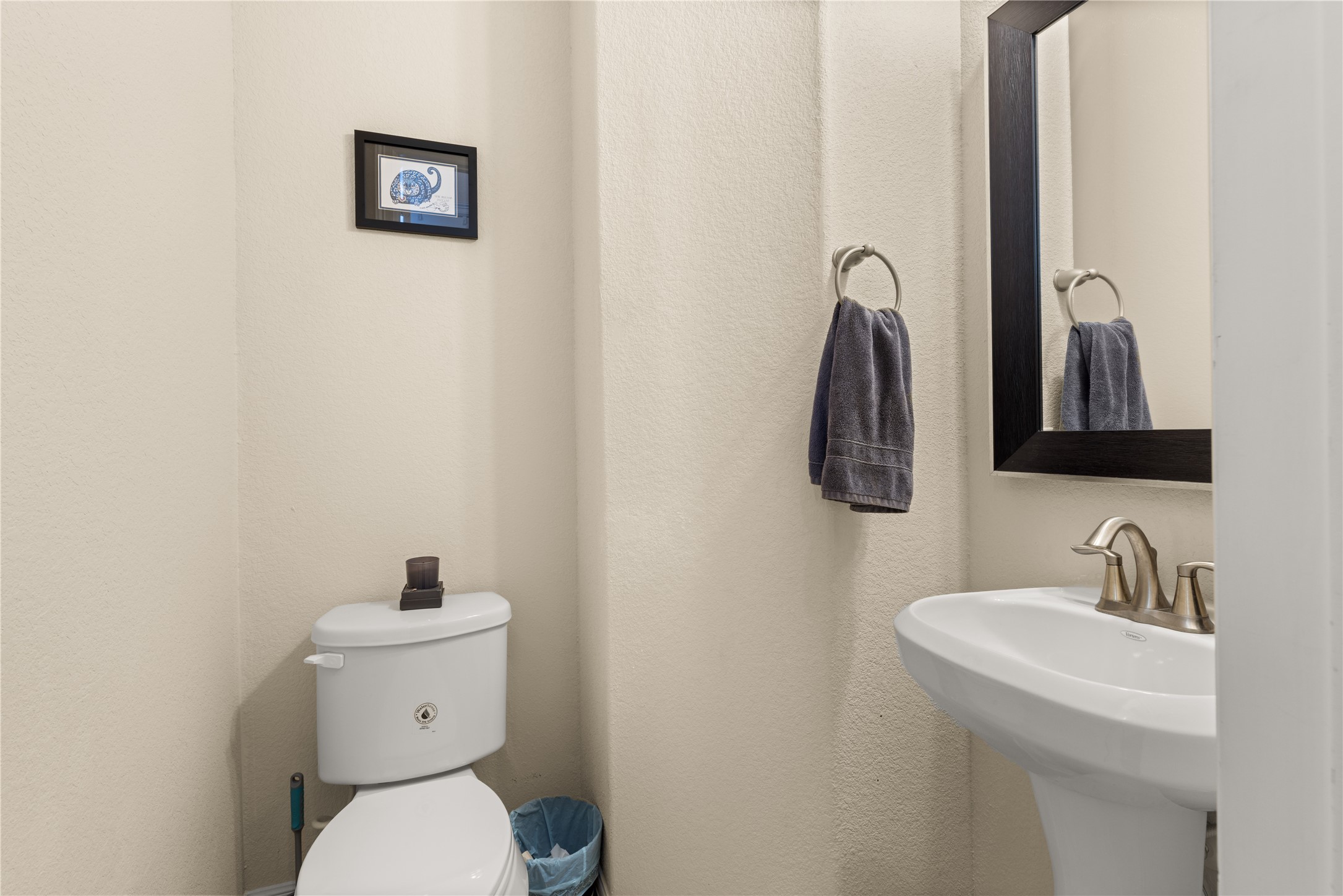 10204 Spring Shadows Park Circle Houston, TX 77080 - Photo 13 of 48 a bathroom with a toilet sink and mirror