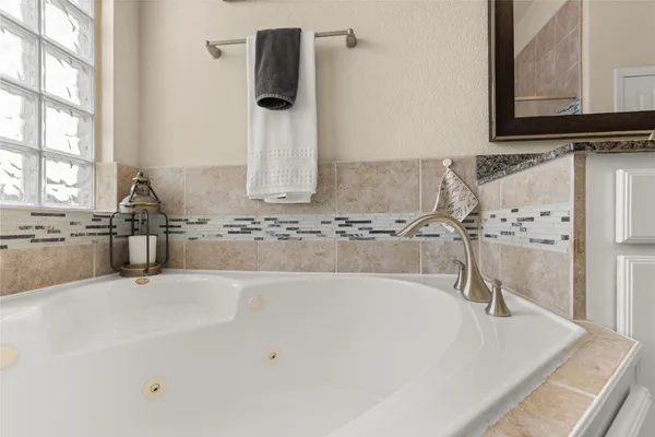 $394,900 | 10204 Spring Shadows Park Circle, Houston, TX 77080
