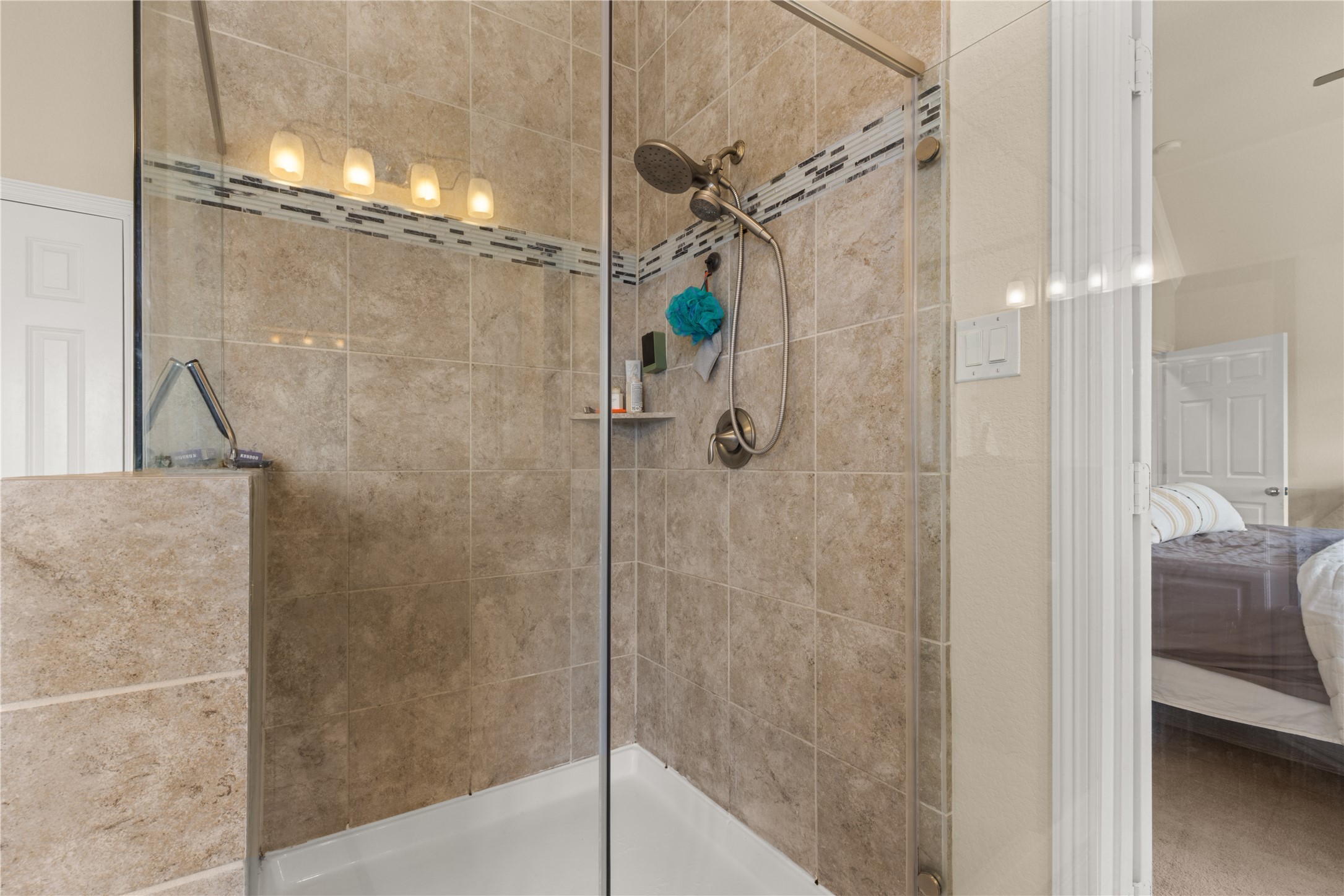 10204 Spring Shadows Park Circle Houston, TX 77080 - Photo 29 of 48 Enlarged 48X48 shower