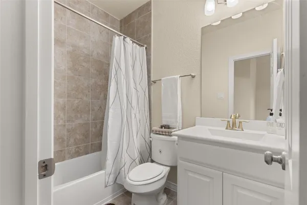 $394,900 | 10204 Spring Shadows Park Circle, Houston, TX 77080
