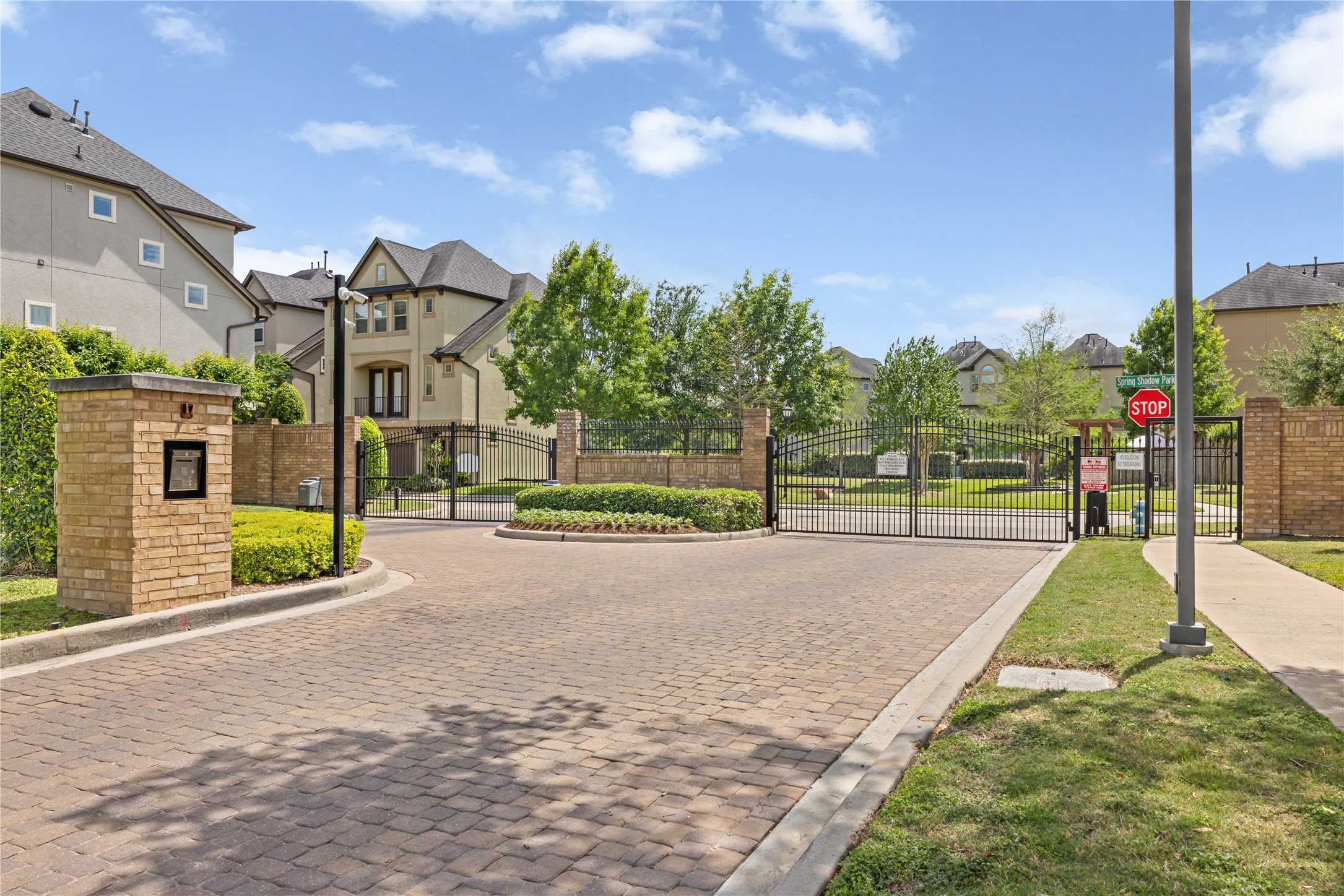 10204 Spring Shadows Park Circle Houston, TX 77080 - Photo 46 of 48 a view of a basketball court