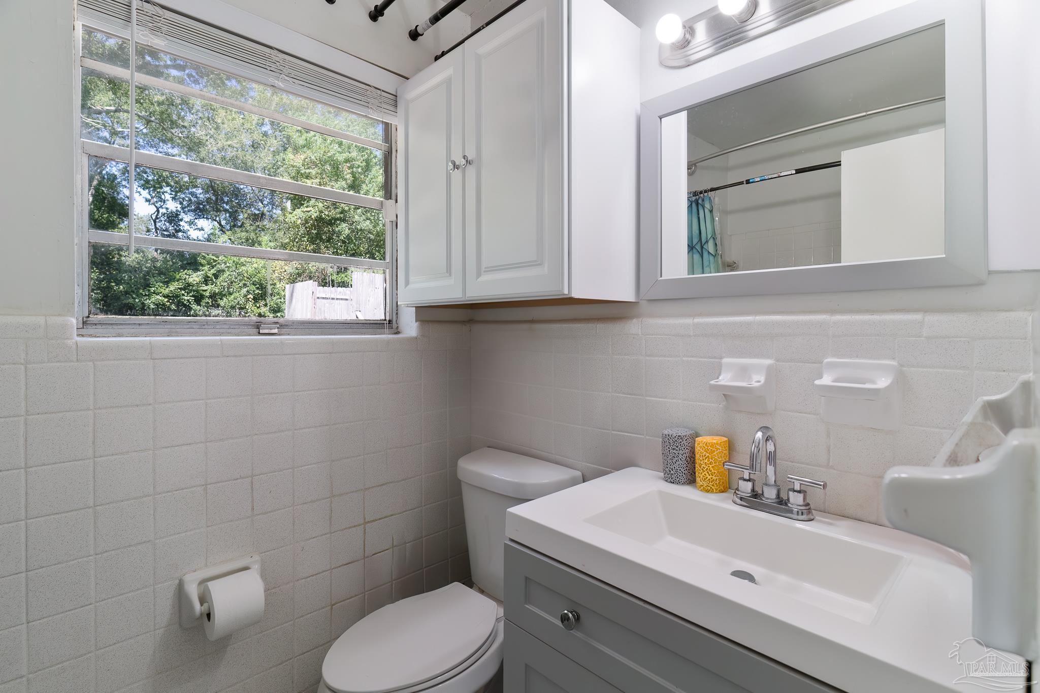 918 East Montclair Road Pensacola, FL 32505 - Photo 7 of 15