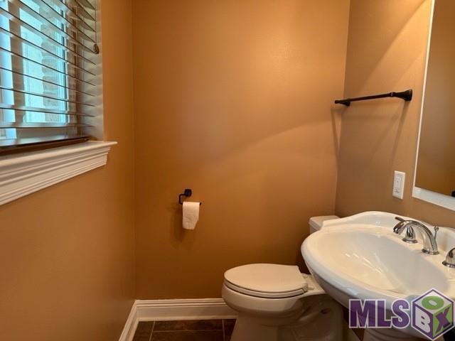10275 Oliphant Road Baton Rouge, LA 70809 - Photo 9 of 20 Half Bath