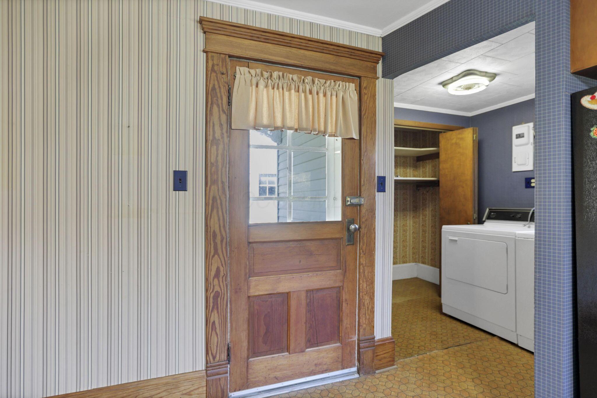 15045 Bodle Road Northeast Newark, OH 43055 - Photo 15 of 66 inside side entry