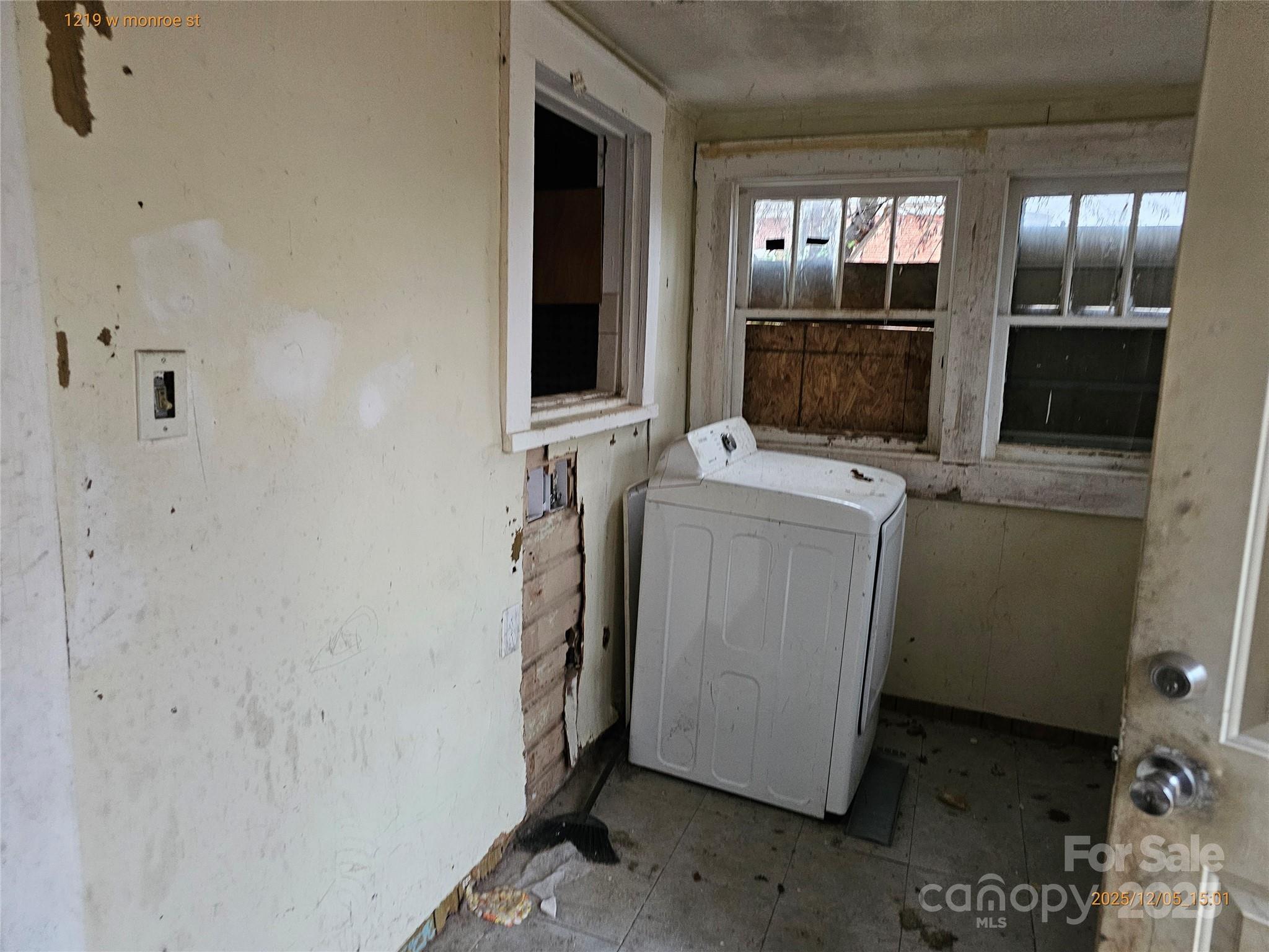1219 West Monroe Street Salisbury, NC 28144 - Photo 14 of 15 a utility room with dryer and washer