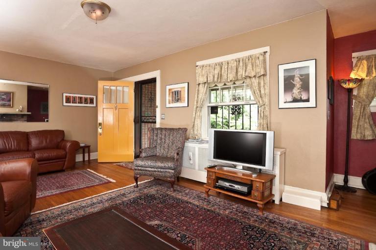 422 Kenneth Square Baltimore, MD 21212 - Photo 3 of 19 a living room with furniture and a flat screen tv