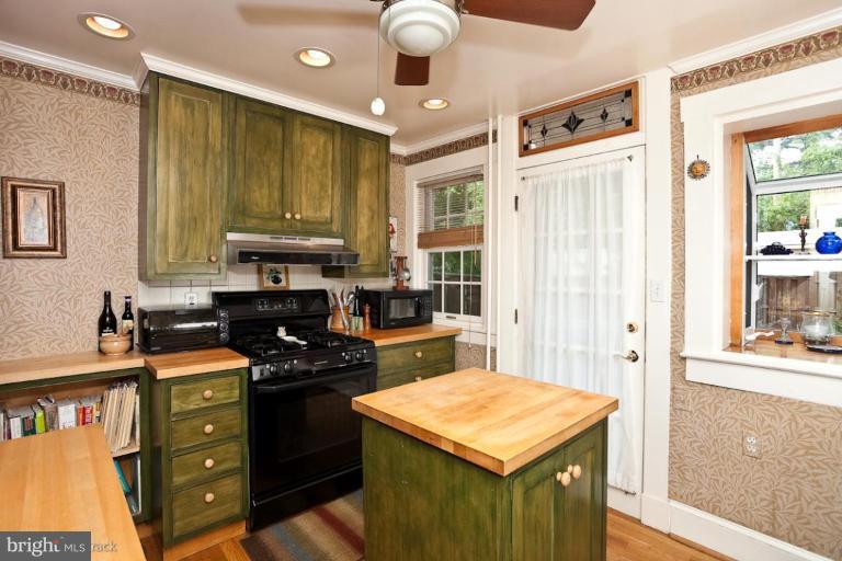 422 Kenneth Square Baltimore, MD 21212 - Photo 6 of 19 a kitchen with a stove a sink and a refrigerator