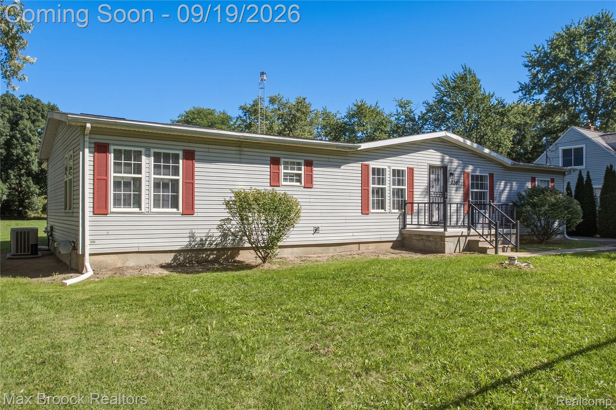 2267 Howe Road Burton, MI 48519 - Photo 54 of 68 IMG_2854.JPG