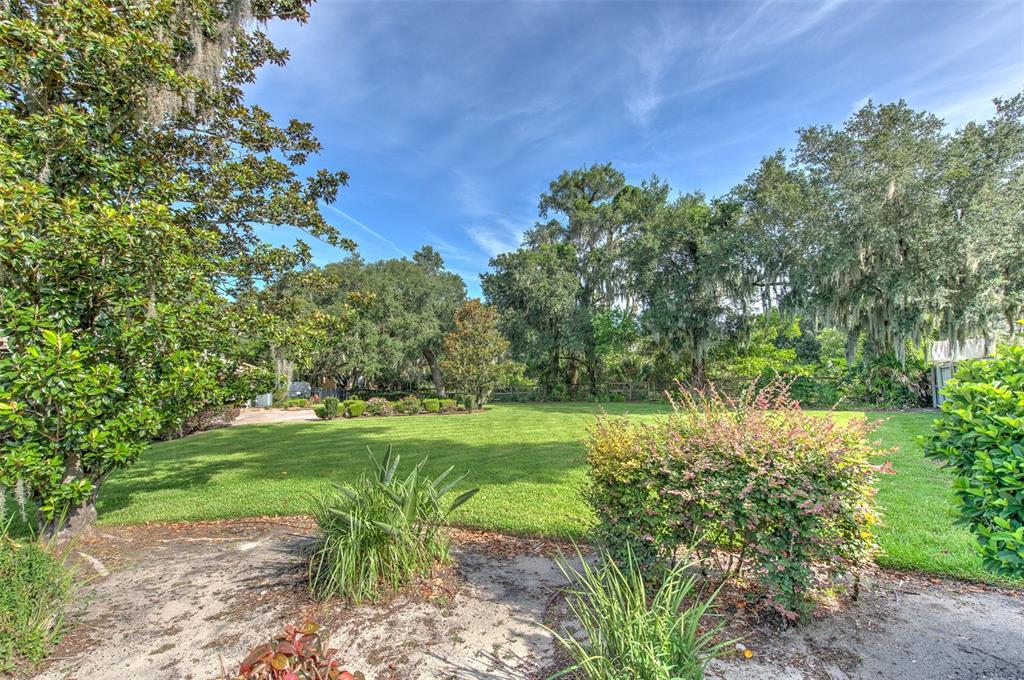 2102 Whitlock Place Dover, FL 33527 - Photo 37 of 45