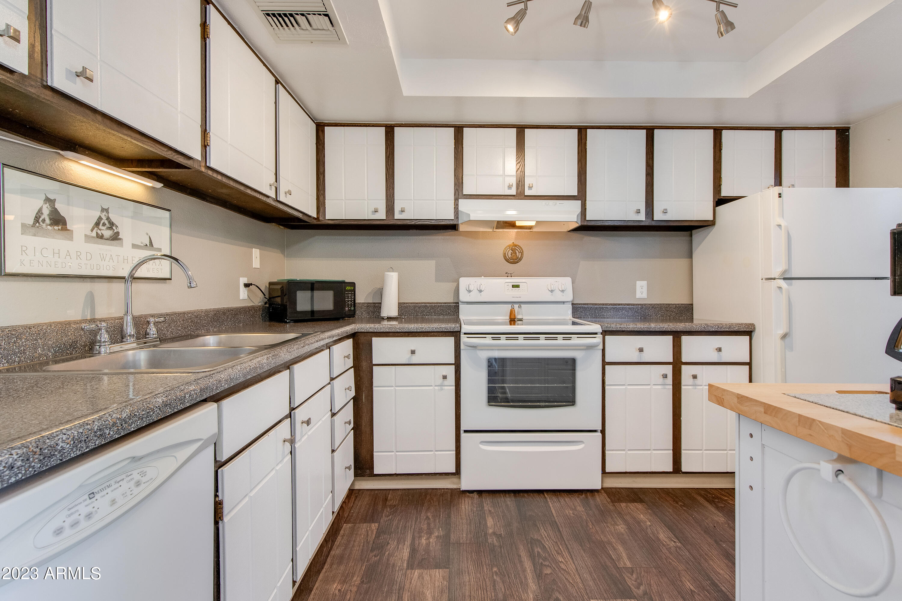 4201 East Camelback Road, Unit 81 Phoenix, AZ 85018 - Photo 9 of 32 12-Camelback