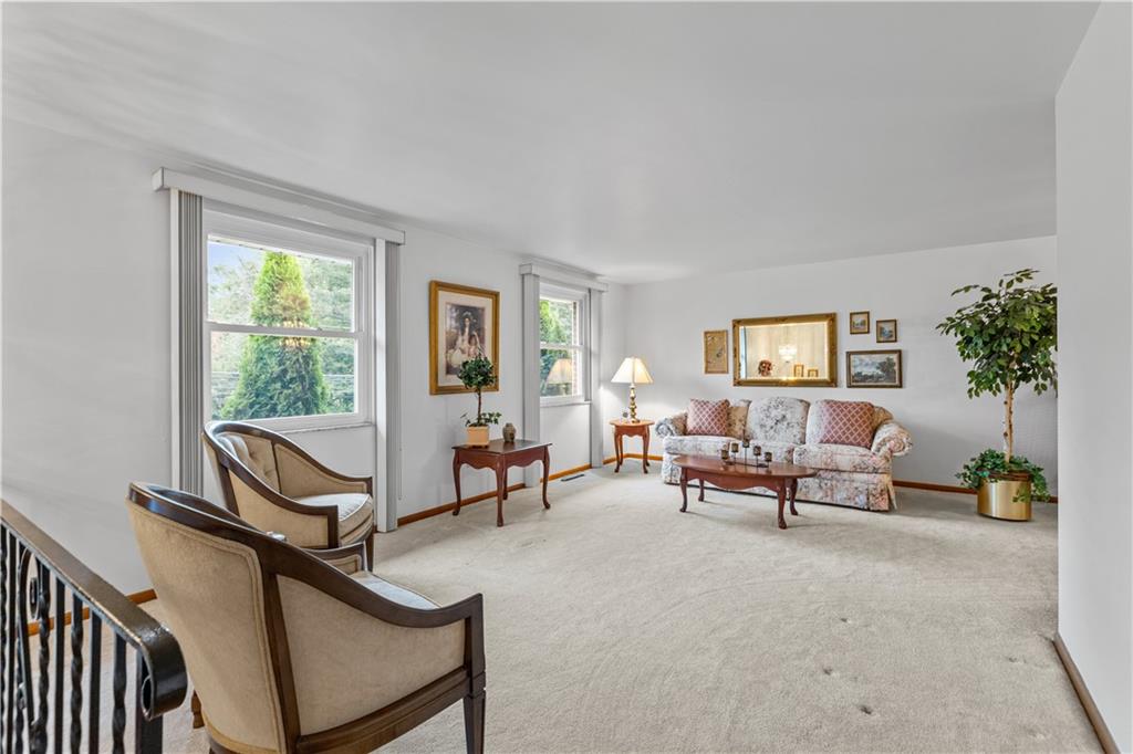 436 Sharon Road Coraopolis, PA 15108 - Photo 6 of 29 Gallery Image 6