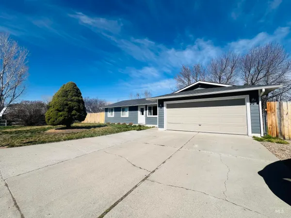 $329,000 | 510 Laurel Drive, Mountain Home, ID 83647