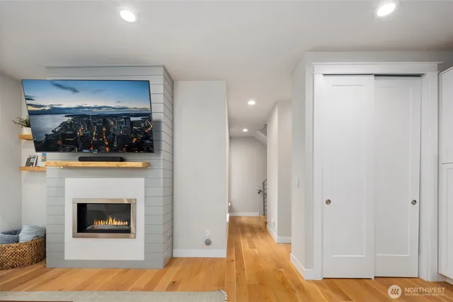 $4,250 | 1810 Northwest 89th Street, Seattle, WA 98117