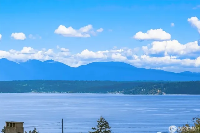 $4,250 | 1810 Northwest 89th Street, Seattle, WA 98117