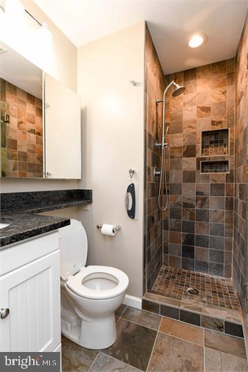 1721 Ivy Oak Square Reston, VA 20190 - Photo 25 of 40 Bathroom 1