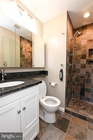 1721 Ivy Oak Square Reston, VA 20190 - Photo 26 of 40 Bathroom 1