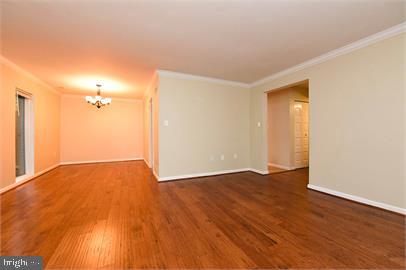 1721 Ivy Oak Square Reston, VA 20190 - Photo 4 of 40 Living / Dining