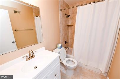 1721 Ivy Oak Square Reston, VA 20190 - Photo 33 of 40 Bathroom 2