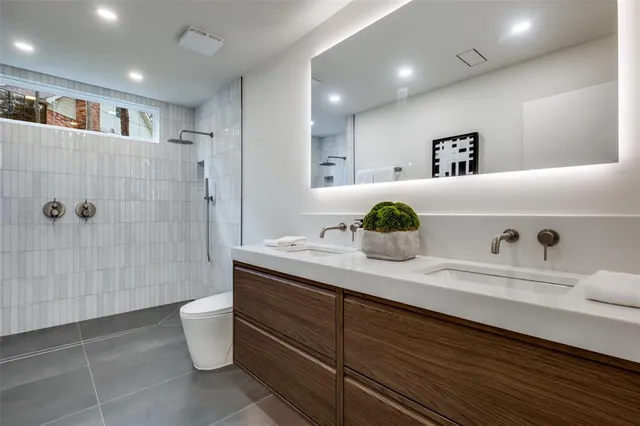 a view of an entrance