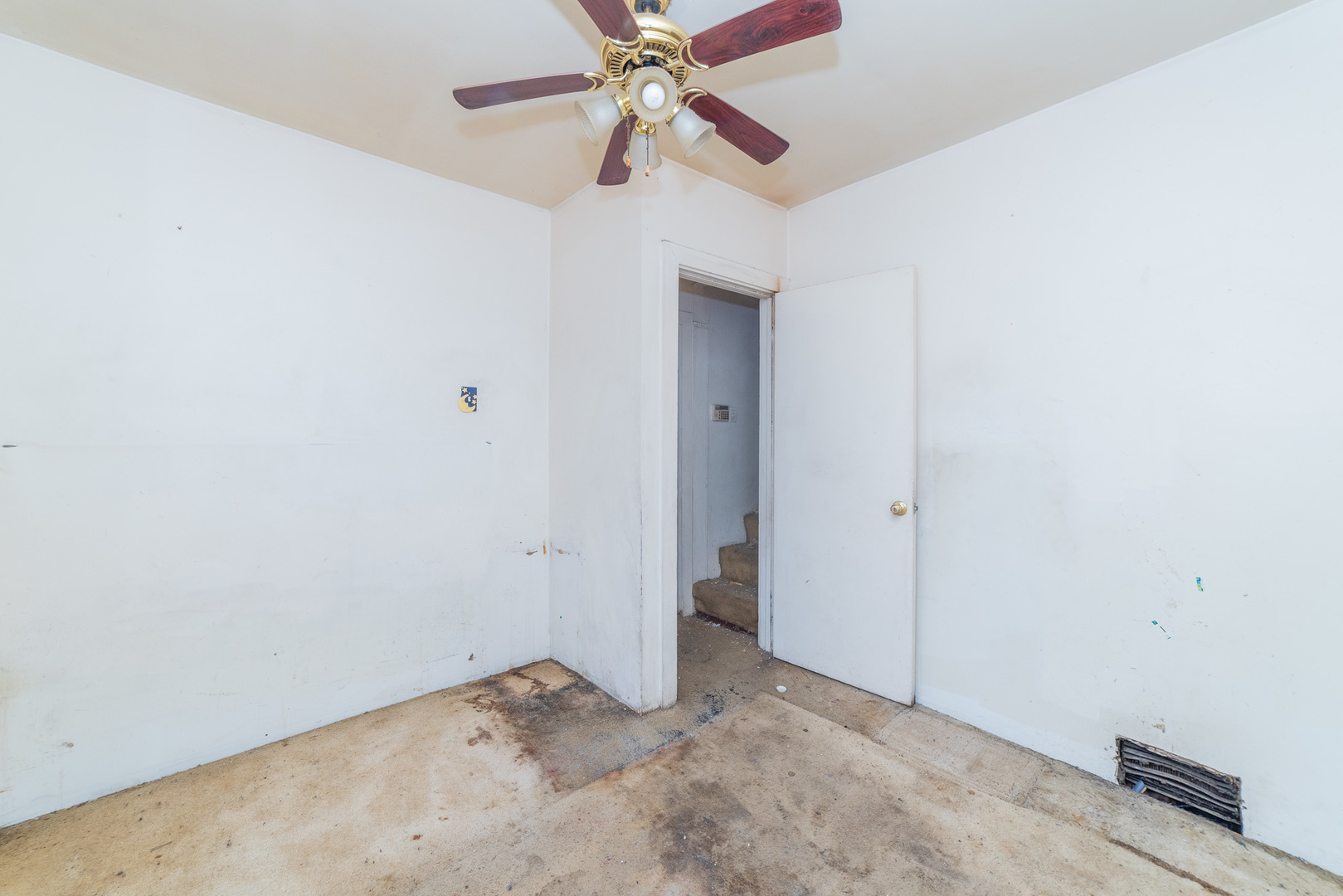 9154 South May Street Chicago, IL 60620 - Photo 13 of 40 a view of an empty room