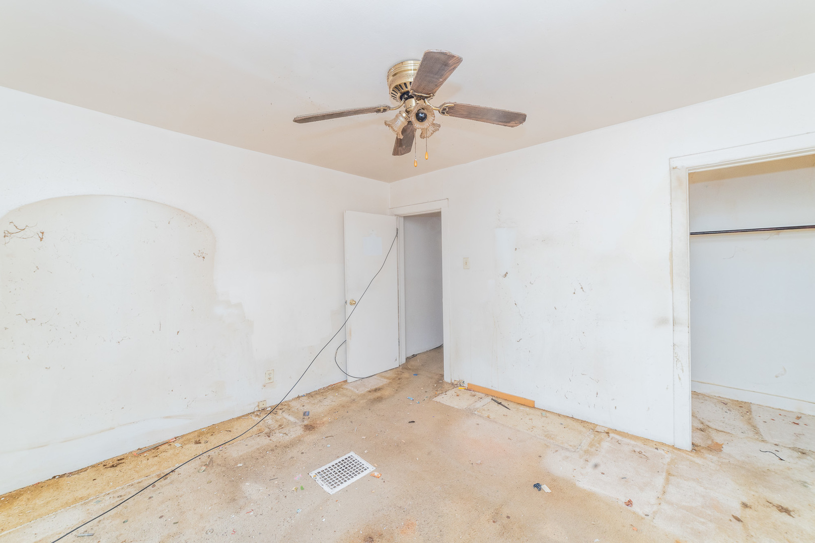 9154 South May Street Chicago, IL 60620 - Photo 21 of 40 a view of a room with wooden floor