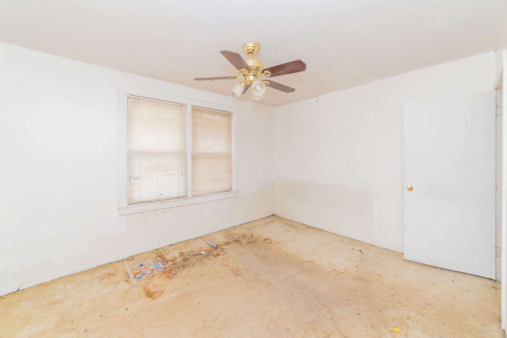 9154 South May Street Chicago, IL 60620 - Photo 23 of 40 an empty room with windows and fan